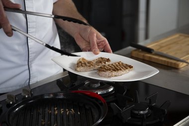 Place the veal on a plate.