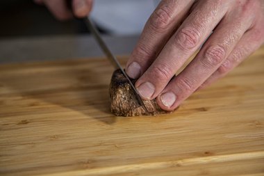 Carve the veal into thin slices.