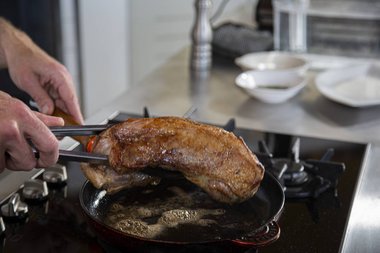 Remove the veal from the pan.